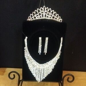 Elegant Silver Jewelry Set